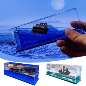 Unsinkable Cruise Ship w/ Iceberg Float Toy in Acrylic Box [SWP991]